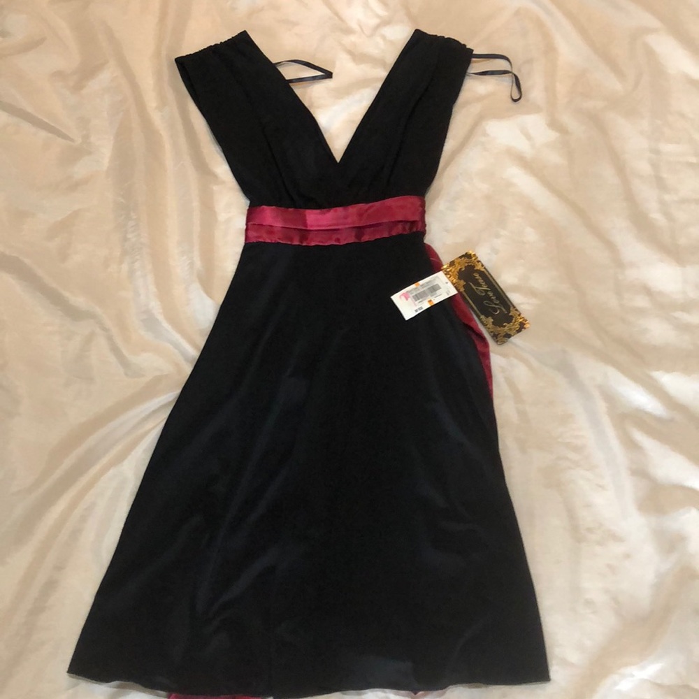 Black v neck dress